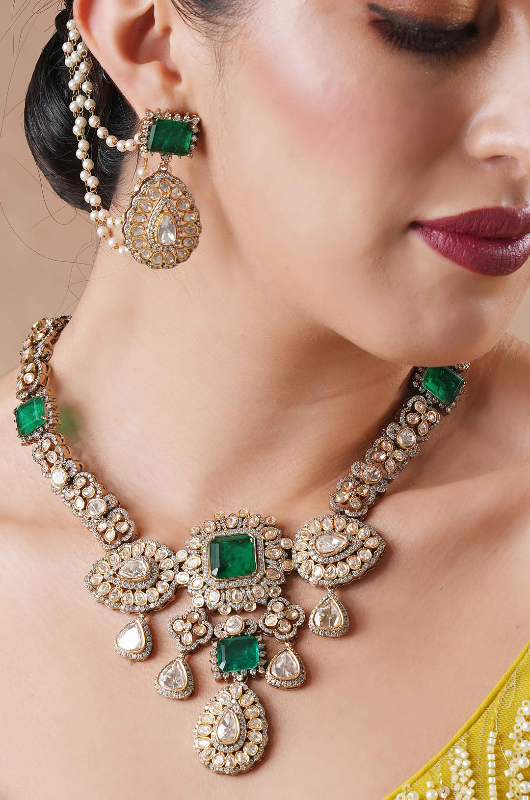 Amna Emerald Victorian Long Necklace Set