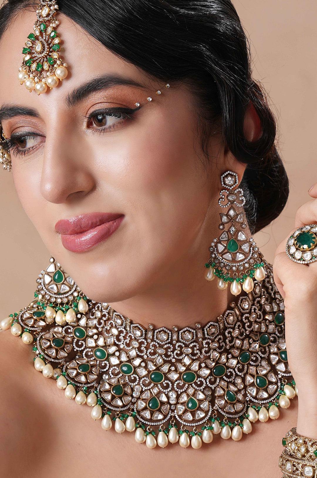 Meher Emerald Victorian Necklace Set